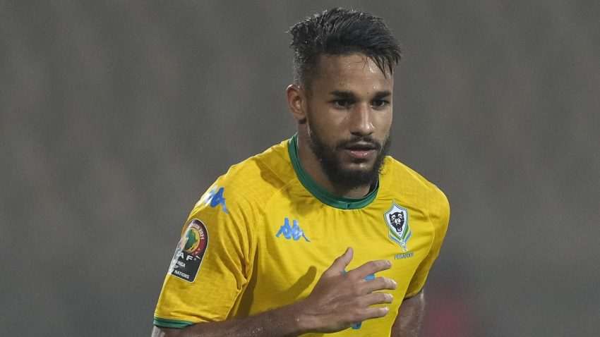 Kangin drug šokirao Fenerbahče u 100. minutu: Crveni karton, lepotica Asensija i kiks bivšeg fudbalera Arsenala - sve to u nadoknadi vremena