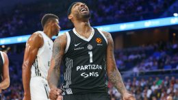 Karlik Džons otkrio kad će se vratiti na parket