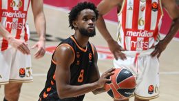 Najbolji strelac Valensije pod znakom pitanja za Partizan