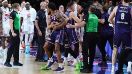 Marinović poveo 1-0 u finalu! Pobednički koš sa sirenom najavio haos dvojice koji se ne podnose