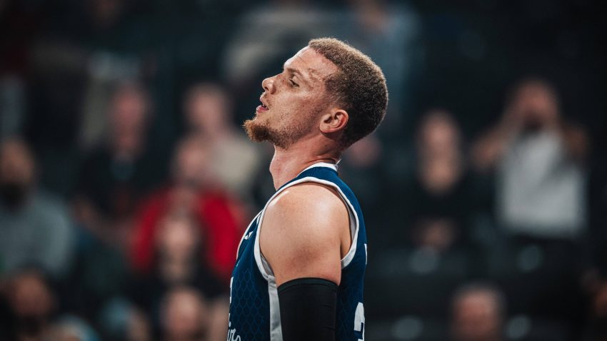 Iznenađenje u Istanbulu: Flin odbija evroligaške pozive i ostaje kod Srbina