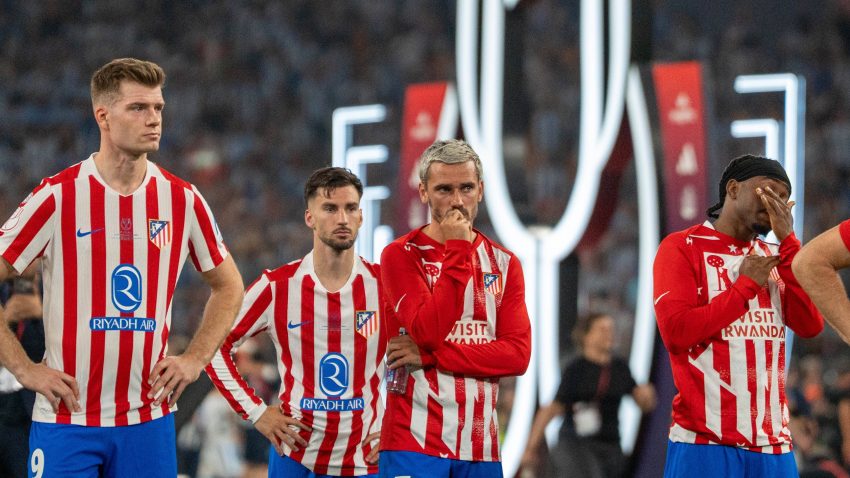 Neko stalno gasi svetlo kad Grizman uđe u kadar