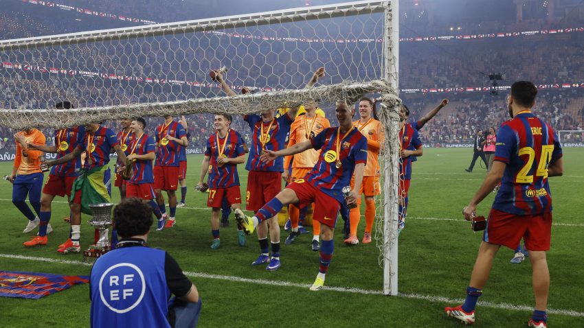 Poniženje veka: Real bira između špalira i Barsinog slavlja