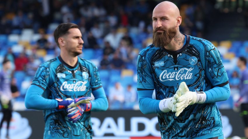 Meretu bolje da ode iz Napolija: Milinković Savić je veoma visok, dobro igra nogom i iznosi loptu, što su danas tražene osobine