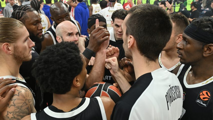 Partizanova staza sećanja: Crno-beli stranci na času istorije