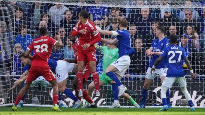 Zna se ko je glavni u gradu: Van Dajk poleteo u 100. minutu i pokvario sezonu ljutom rivalu