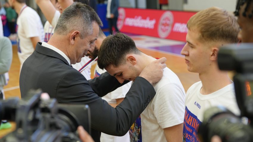 Meridianbet uručio medalje šampionima sa Zlatibora: Zvuci trube uz pehar najavili duele sa Zvezdom