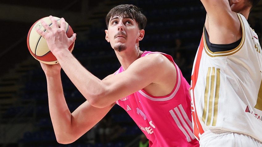 Jeo hleb i lenjire, a sada ga porede sa Jokićem: Mesec dana posle smrti majke, otac me je vratio na košarku... Izabrao sam Srbiju pre Italije i drugih zemalja