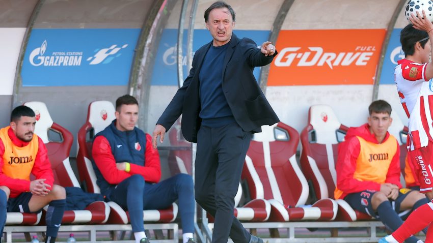 Miroslav Tanjga: Smešna situacija... Ubeđivali su sudiju dva minuta da nam pokaže crveni, čak su i igrači Zvezde bili iznenađeni