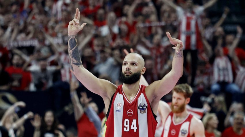 Furnije doneo Olimpijakosu krunu, pa poručio: Želim ovde da završim karijeru!