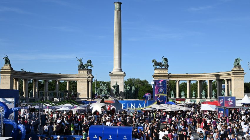 Umesto langoša, Budimpešta miriše na istoriju