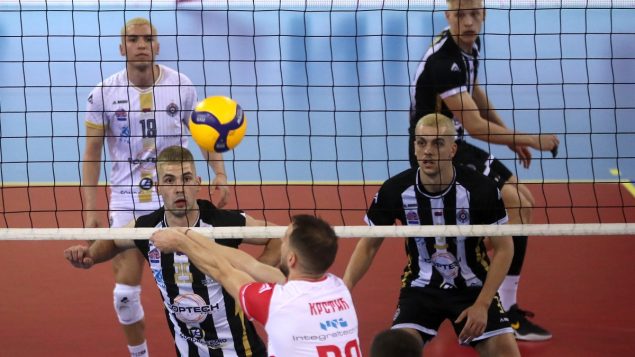 Pola postave napustilo Crvenu zvezdu