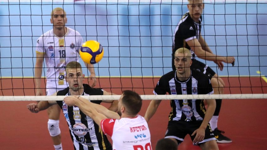 Pola postave napustilo Crvenu zvezdu