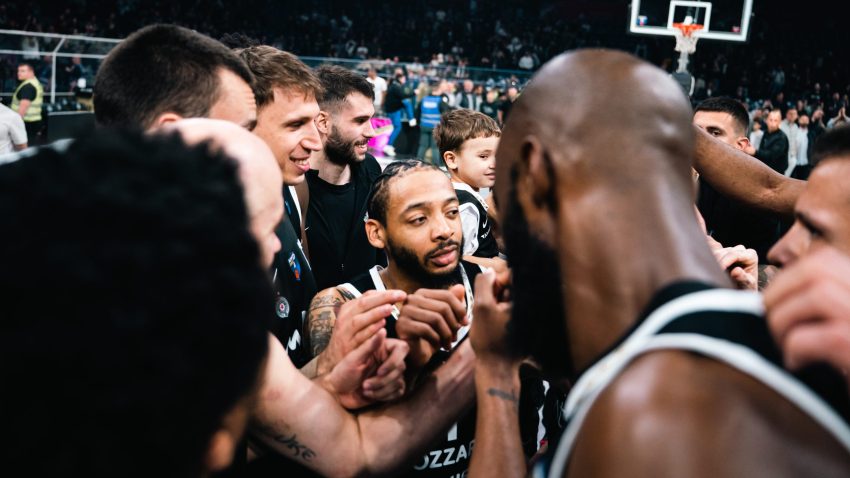 Biti mangup u tuđem dvorištu = odlazak u finale