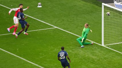 Havercov projektil šokirao Parižane posle šest minuta: Šampion u nokdaunu (VIDEO)