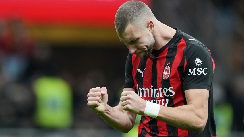 Mančester junajted i Čelsi u borbi za Pavlovića: Milan odredio cenu