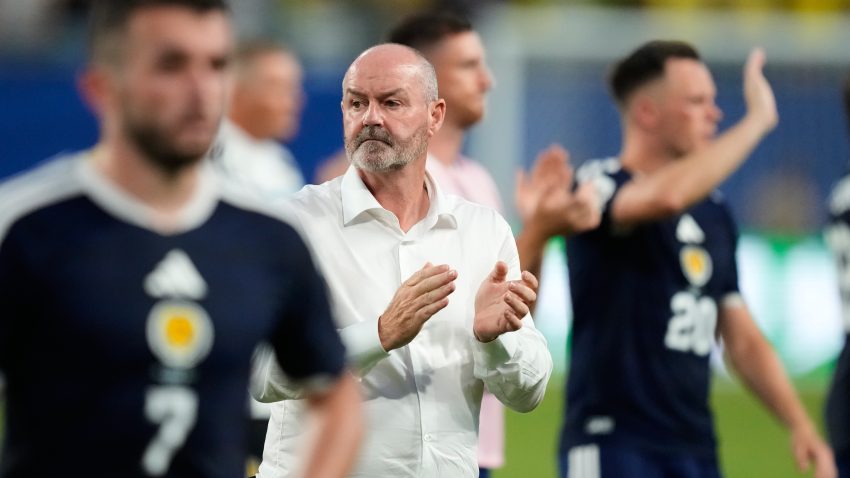 Škotska u pola sata ostala bez Mundijala i selektora