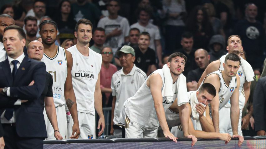 Petorica igrača napustila Dubai istog dana