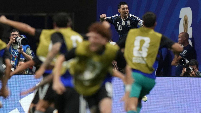 Fudbal neće kući, ali Argentina hoće u finale! Čudesni Mesi nacrtao preokret i nastavio englesko prokletstvo