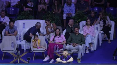 U prvim redovima Elica Atanasijević, braća Nikolov, Milan Katić, Vasići...