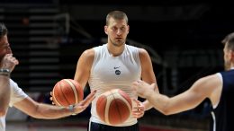 Slika je potpuna: Jokićeva asistencija van parketa