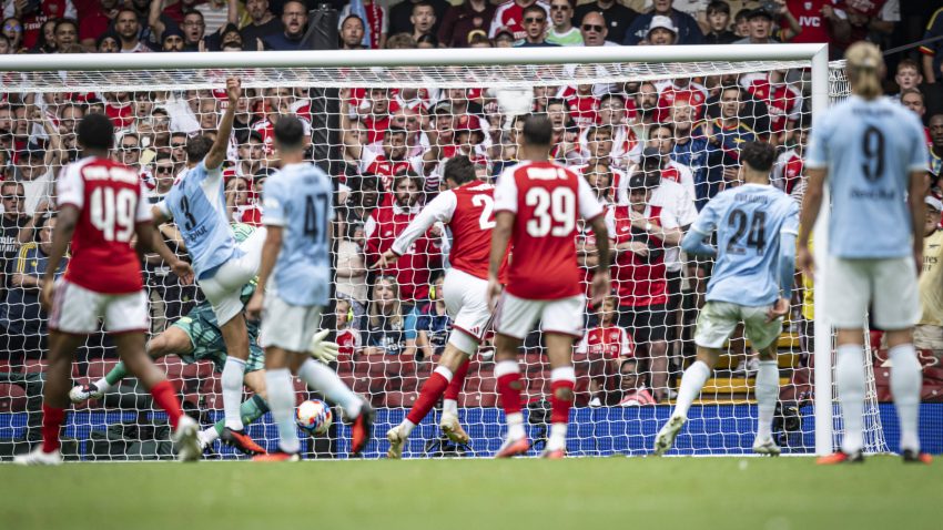 Enco krenuo u rikverc, Arsenal zgromio Siti i uzeo prvi trofej