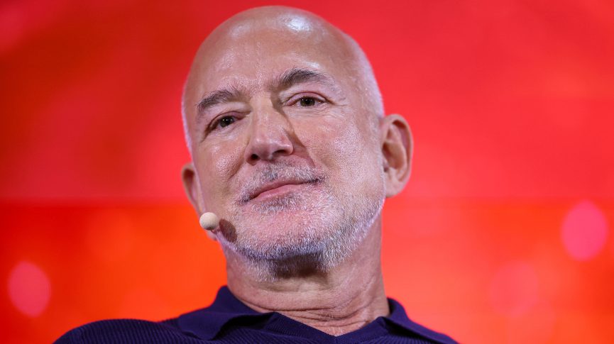 Bezos stiže na Enfild: Milijarderi kupuju trećinu Liverpula