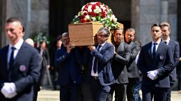 Menjanov potez razbesneo Italiju: Šta radi kapiten Milana dok grad ispraća Franka Barezija na večni počinak?