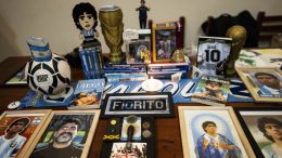 Šok na aukciji: Maradonina čuvena lopta prodata ispod cene