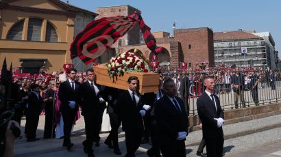 Milano se tresao na poslednjem ispraćaju Franka Barezija: Hiljade ljudi ispratilo Kajzera Franca uz ovacije