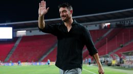 Sastavi, Viktorija - Crvena zvezda: Čam od starta u Češkoj, Katai na klupi