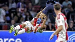Van Bomelov sin umalo linčovan posle pogibeljnog starta: PSV dobio Ajaks posle tri godine